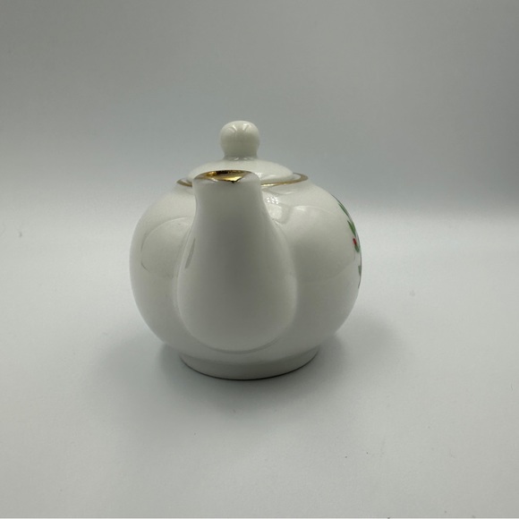Vintage Mini Porcelain Teapot for a Grandmother with removable lid- - Picture 10 of 11